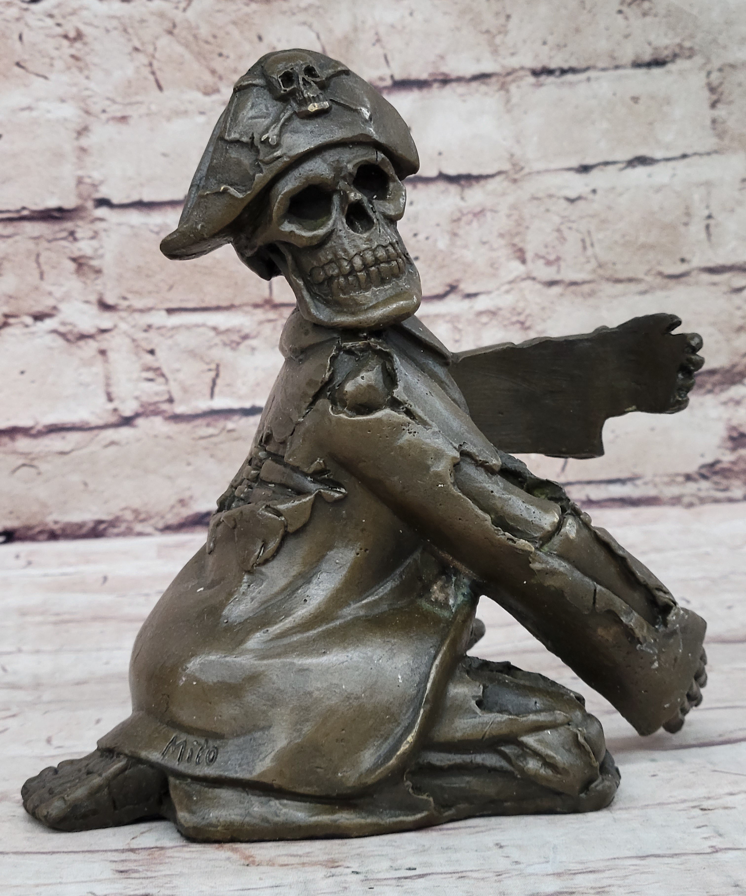 Skull wine online holder