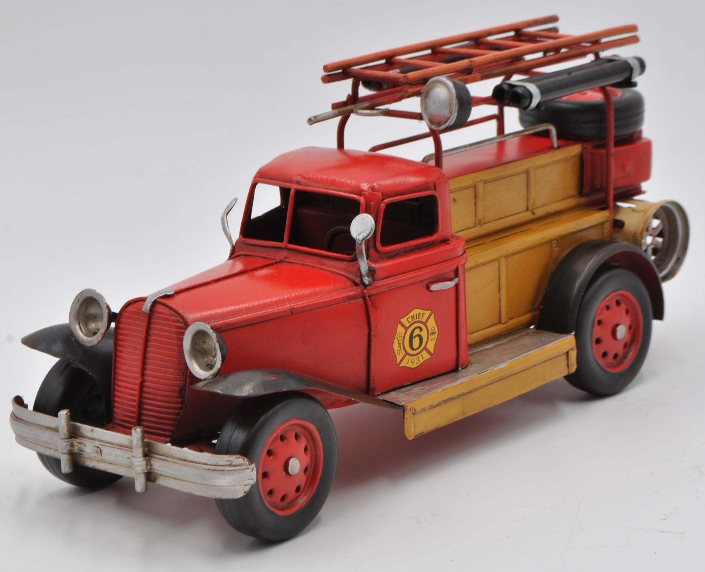 Metal Vintage Fire Truck Model Ornaments Figurine Retro Crafts Old  Firetruck – Bronzhaus