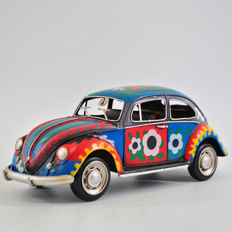 Voiture miniature Volkswagen New Beetle rose