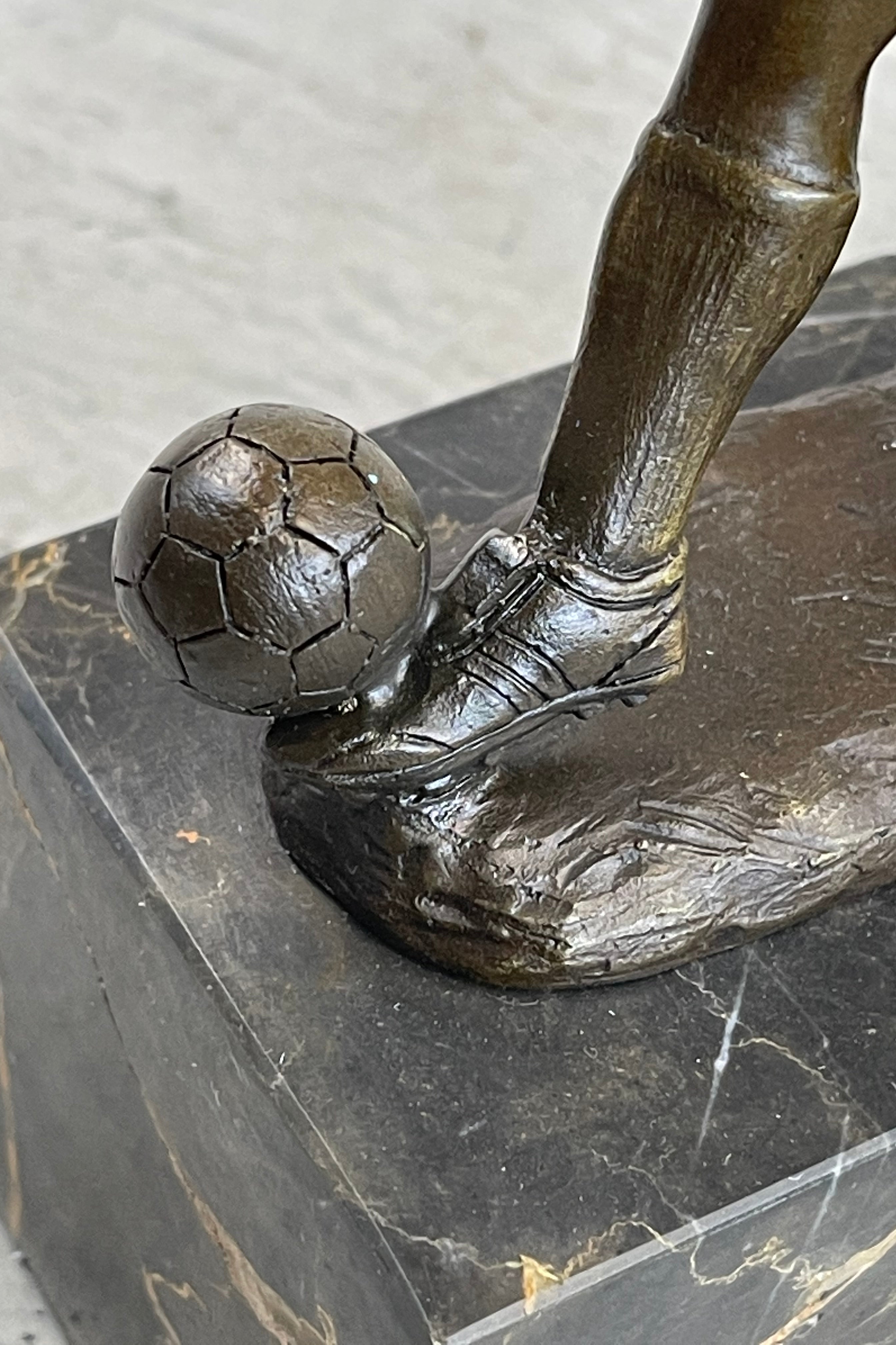 Figurine joueur de foot en résine 6 cm - Vegaooparty